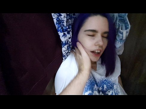 ❤️ 在衣柜里发现我的妹妹并帮助她射精 ❤️ Hard porn❌️❤